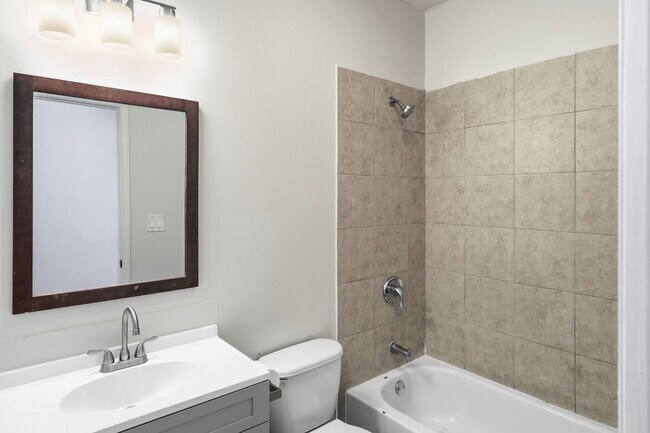 Building Photo - 1342 E 73rd St
