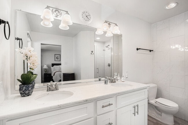 Building Photo - 8192 E Oxford Dr