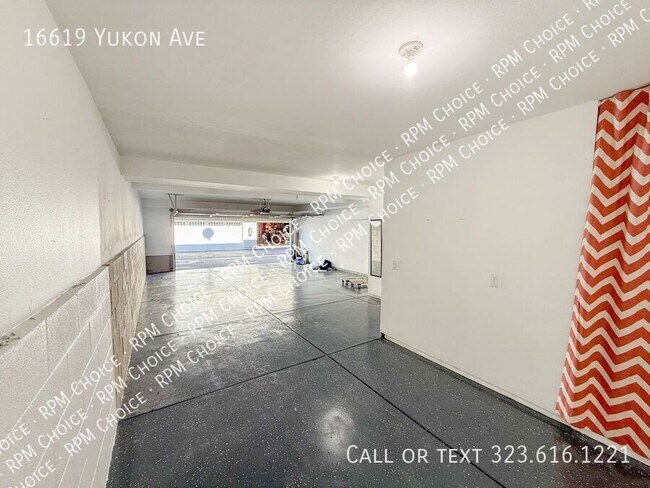 Building Photo - 16619 Yukon Ave
