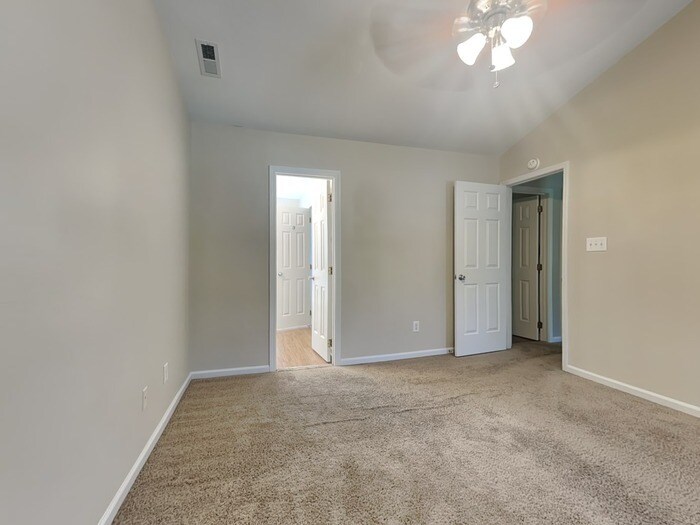 Building Photo - 10110 Northwoods Forest Dr