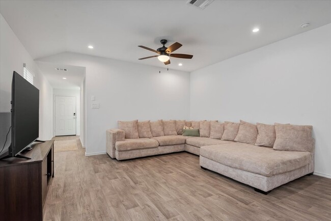 Building Photo - 14208 Fern Meadows Dr