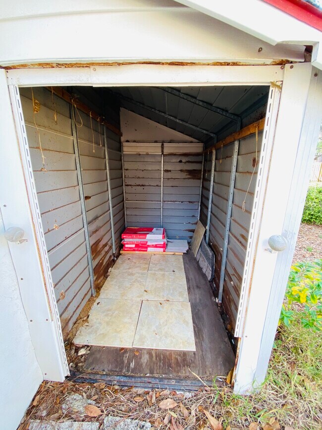 Building Photo - 1417 Dexter Dr N