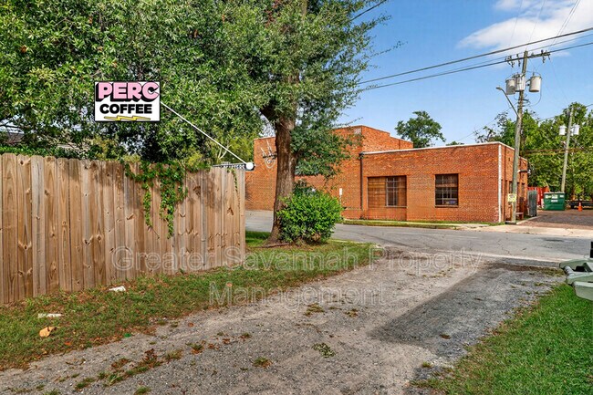 Building Photo - 530 E 35th St