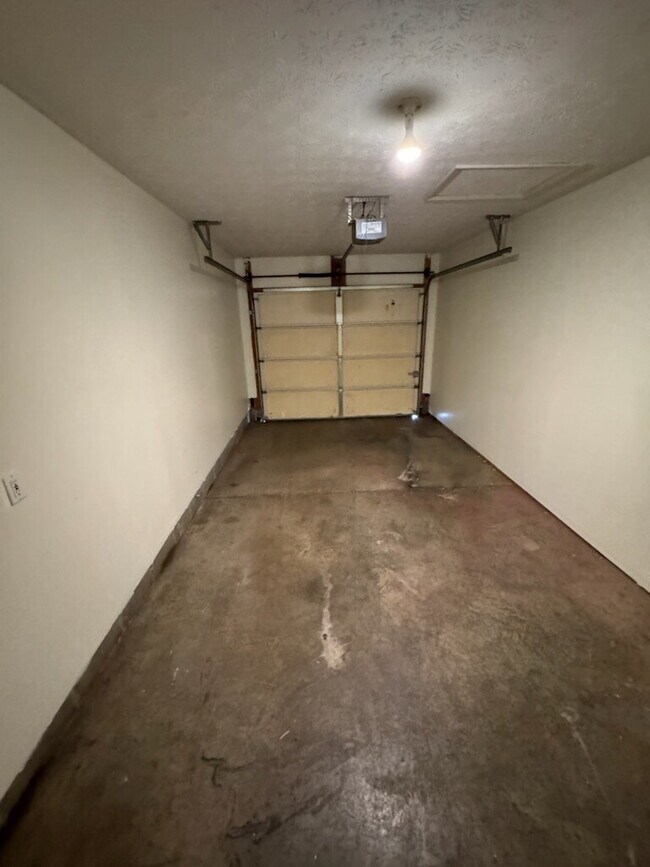 Building Photo - Two Bedroom Townhome