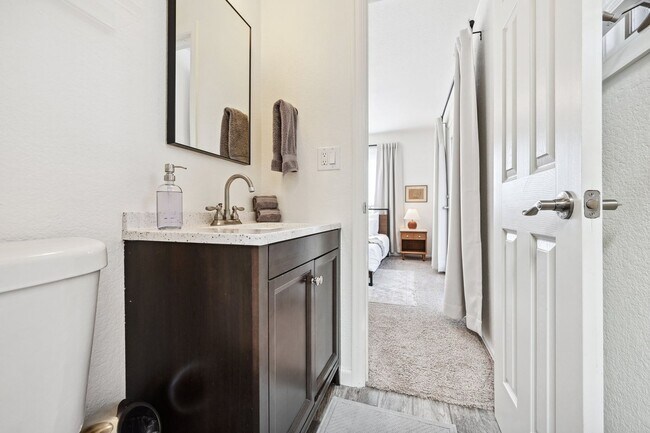 Building Photo - Amazing Arvada Upstairs Duplex Available Now!