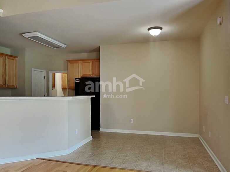 Building Photo - 331 Surrywood Dr
