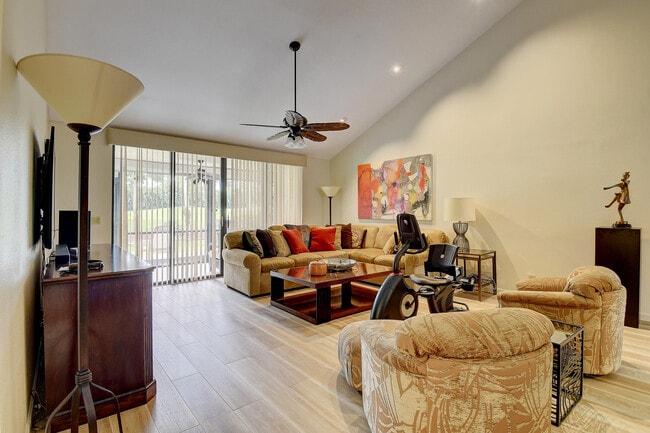 Building Photo - 19550 Sawgrass Dr