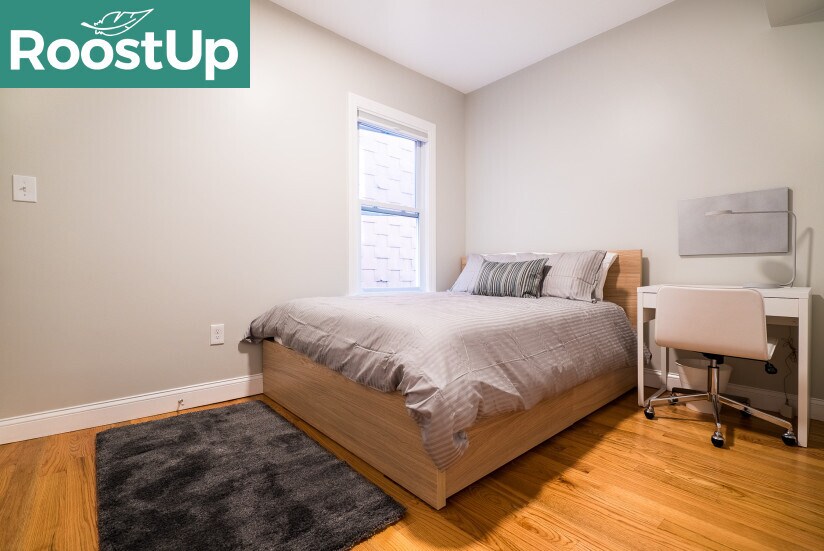 Building Photo - Furnished Bedroom with Private Bath in Sou...