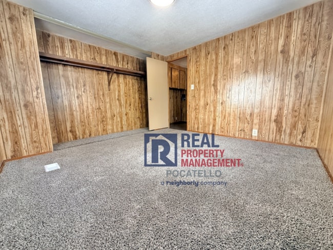 Building Photo - 3 bedroom 1 bath Mobile Home