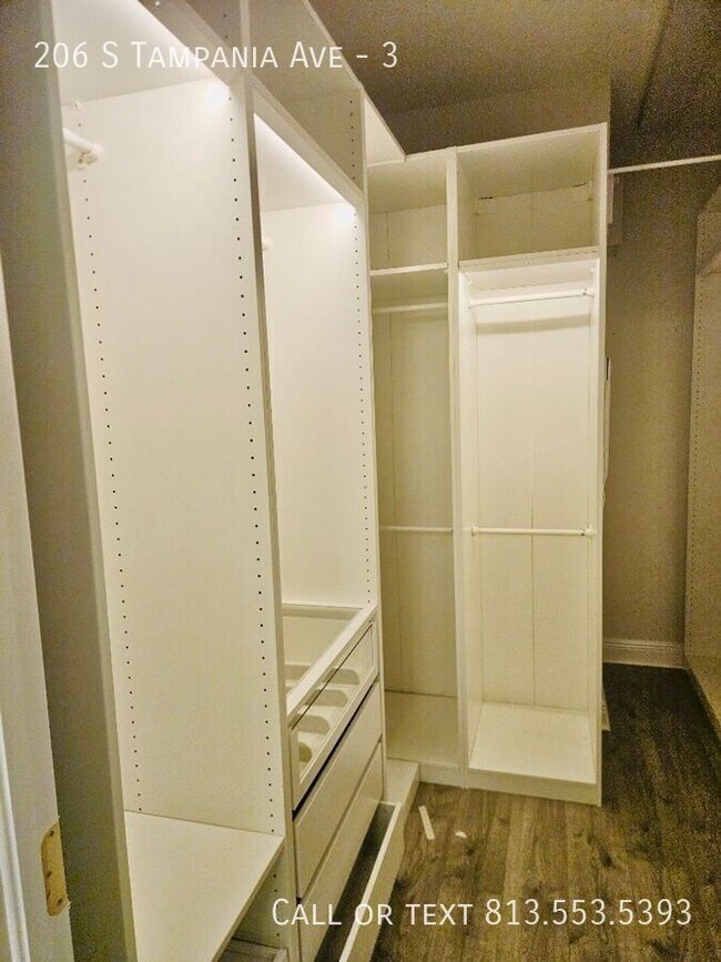 Building Photo - 206 S Tampania Ave