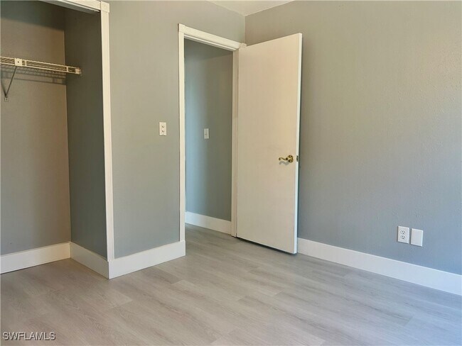 Building Photo - 652 NE 15th Ct