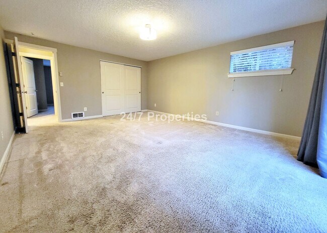 Building Photo - Single Level 3 BD | 2 BA w/ Backyard + Cov...
