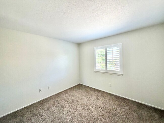 Building Photo - Spacious 5 Bedroom Redhawk Home with LARGE Loft & Backyard in Prime Location