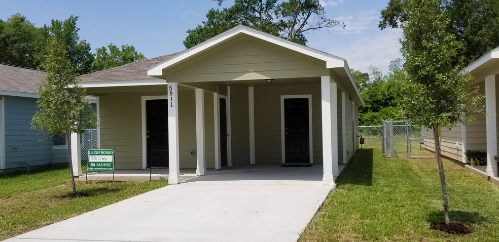 Building Photo - 5811 Cebra St