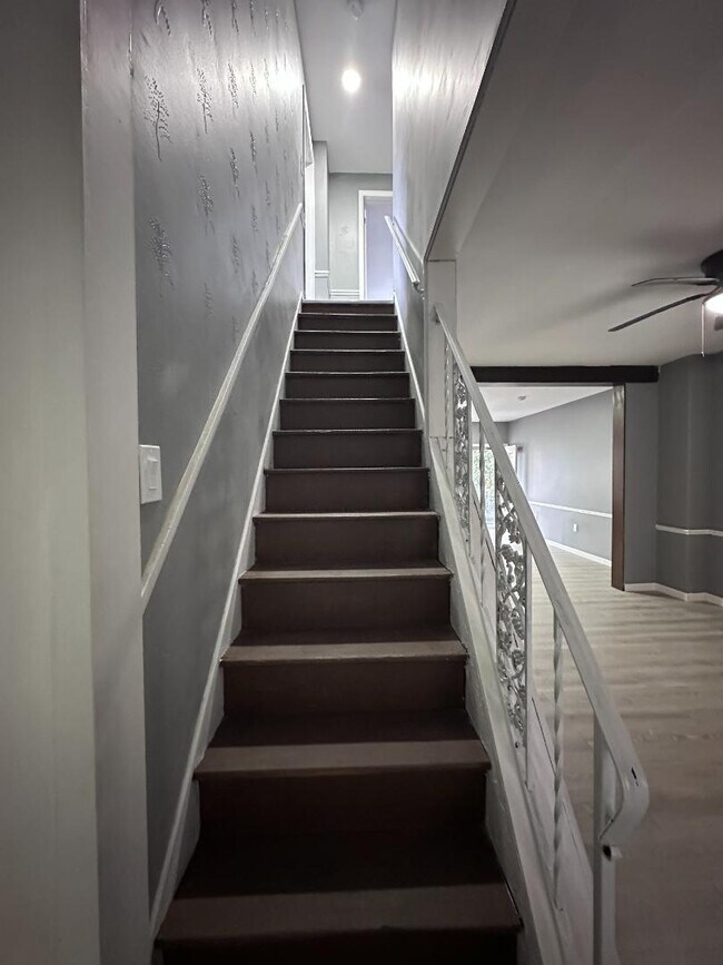 Building Photo - 81 Ashley St