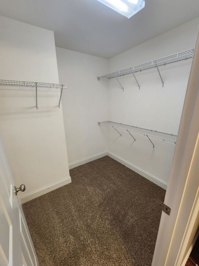 Building Photo - 4 Bedroom Home in the Reserve Neighborhood with Garage and Washer/Dryer Included