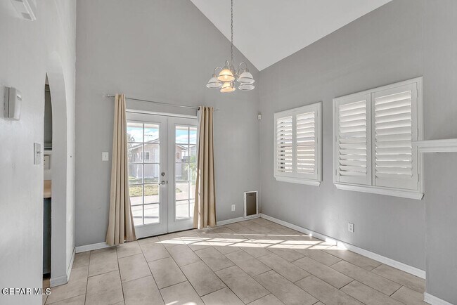 Building Photo - 1049 Desierto Luna St