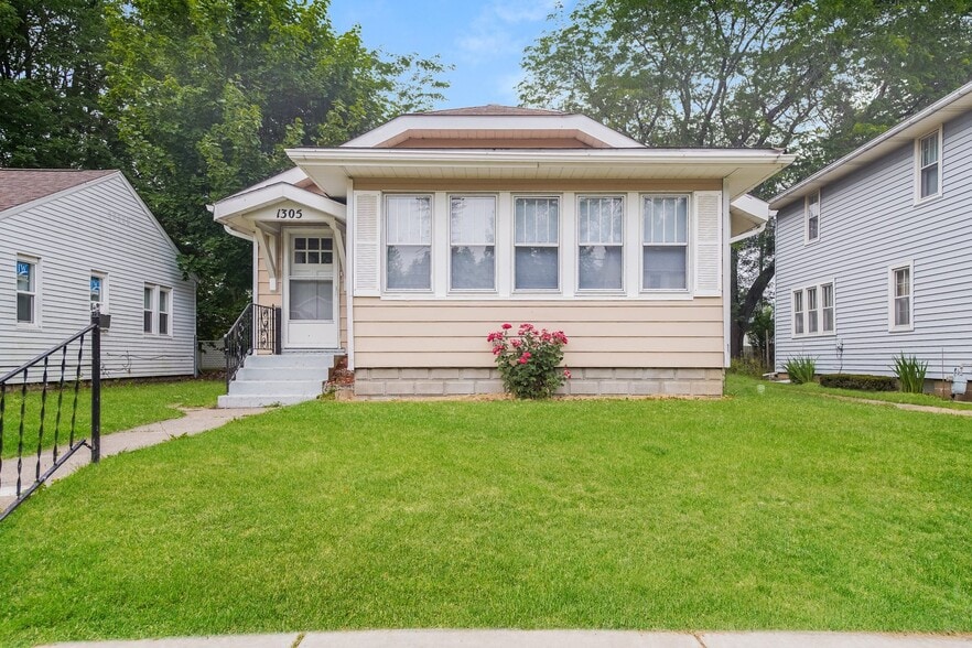 Building Photo - 1305 N Meade St