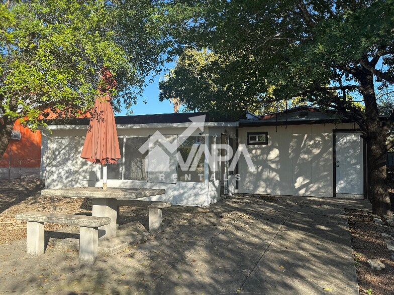 Building Photo - 319 Surrels Ave