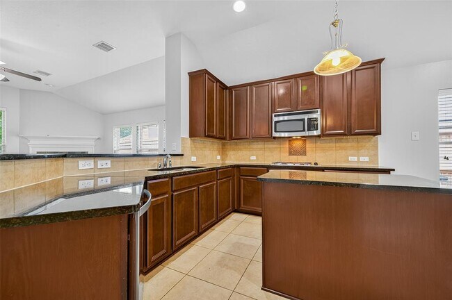 Building Photo - 7023 Sanders Hill Ln