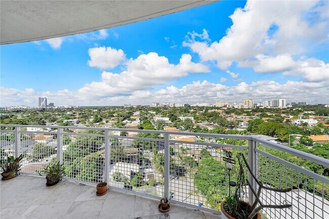 Building Photo - 2600 SW 27th Ave