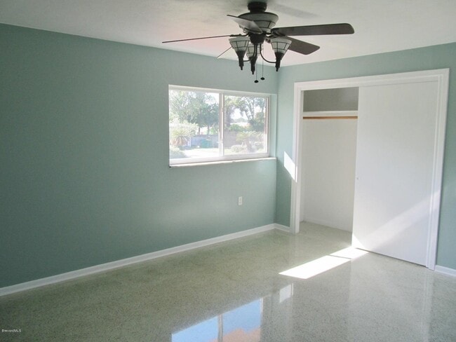 Building Photo - 204 River Heights Dr