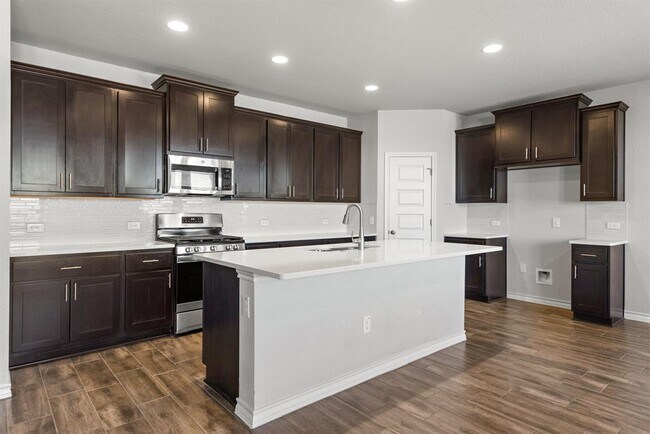 Building Photo - 798 Eves Necklace Dr.