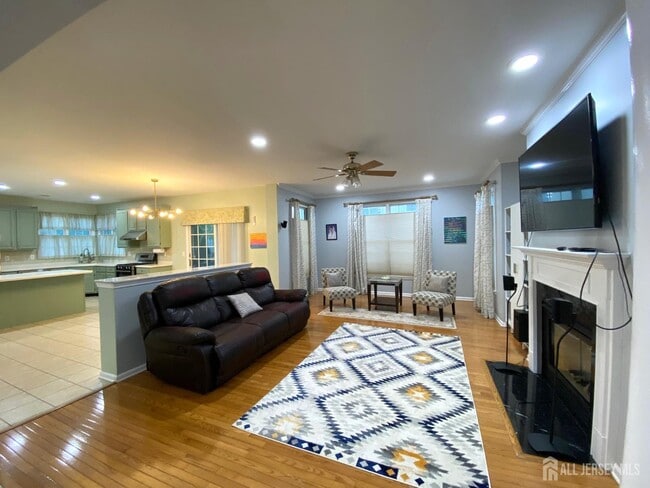 Building Photo - 2 Hampshire Pl