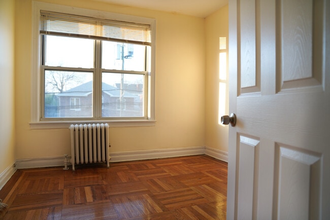 Building Photo - 1060 Rhinelander Ave