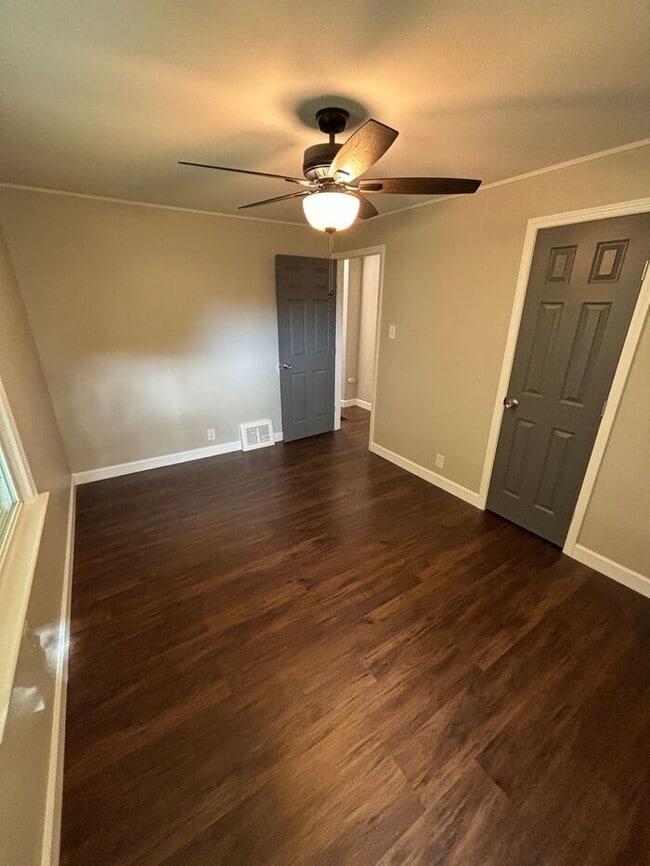 Building Photo - Charming 4-Bedroom Home in a Prime Locatio...