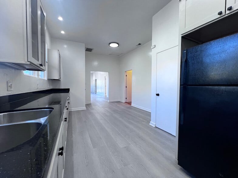 Building Photo - 1039 Peralta St