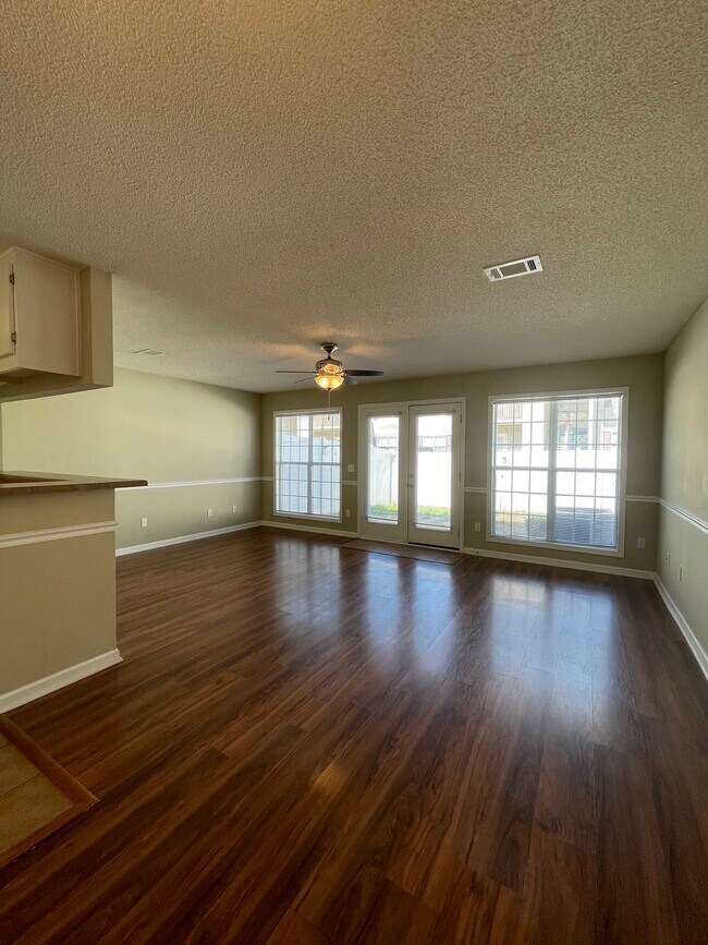 Building Photo - 225 Wakefield Way