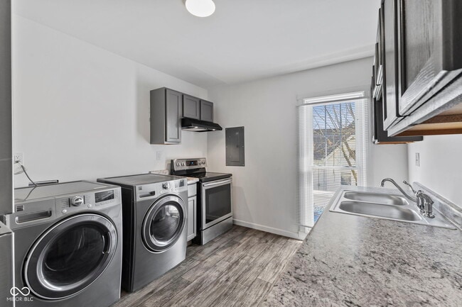 Building Photo - 2 Van Ave