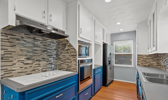 Building Photo - Great 3 Bedroom close to the Beach!
