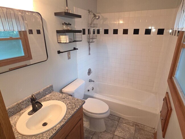 Building Photo - Mt Pleasant 4 bedroom