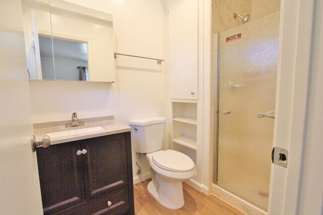 Building Photo - $3,990 - GORGEOUS FOUR BEDROOM HOME IN NOR...