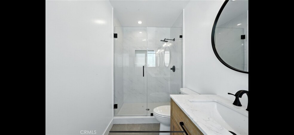 Building Photo - 3031 Vineyard Ave