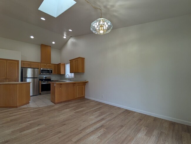 Building Photo - Great 3 Bedroom, 2-Bath Home With 2 Separate Living Rooms!