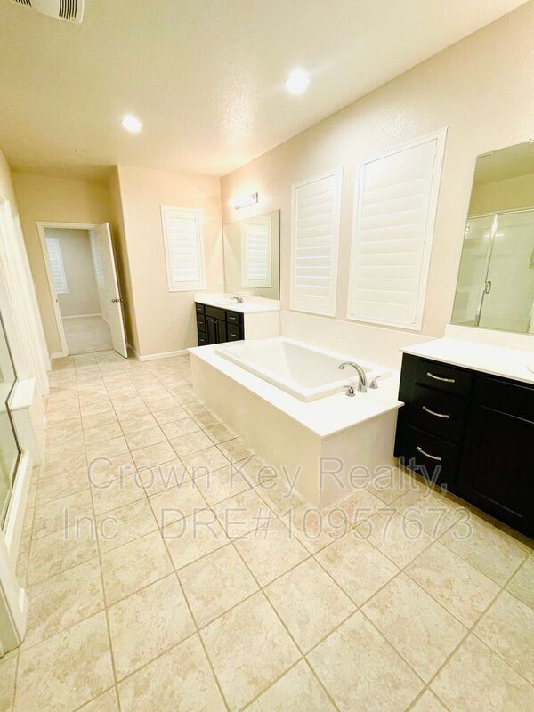 Building Photo - 611 W Strauss Dr