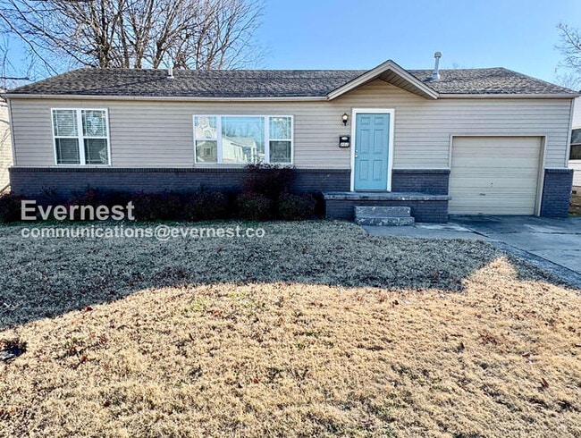 Building Photo - 202 E 6th St