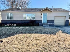 Building Photo - PROMO: Get HALF month’s rent free when you sign the lease TODAY! / 3 Bed, 1 Bath Home with Fenced...