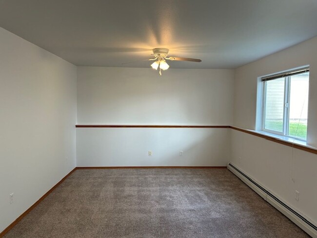 Building Photo - KW633-639
