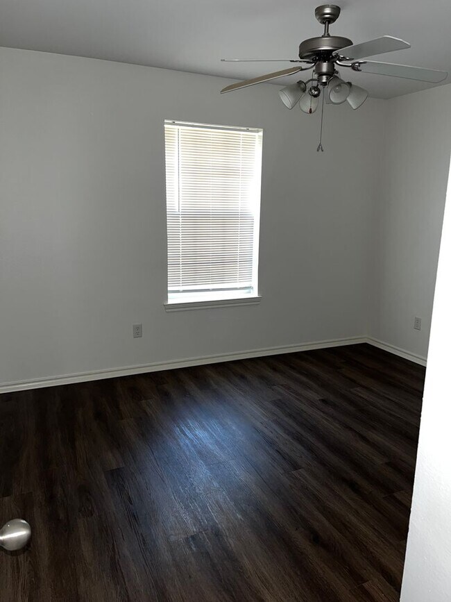 Building Photo - 2010 Seabiscuit Trce