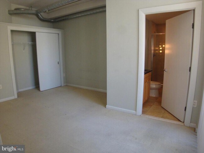Building Photo - 811 4th St NW