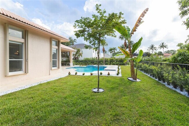 Building Photo - 15683 Cypress Park Dr