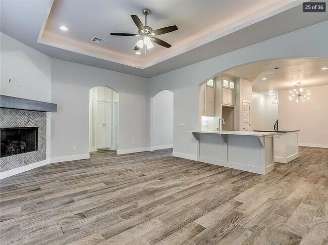 Building Photo - 2605 NE 14th St