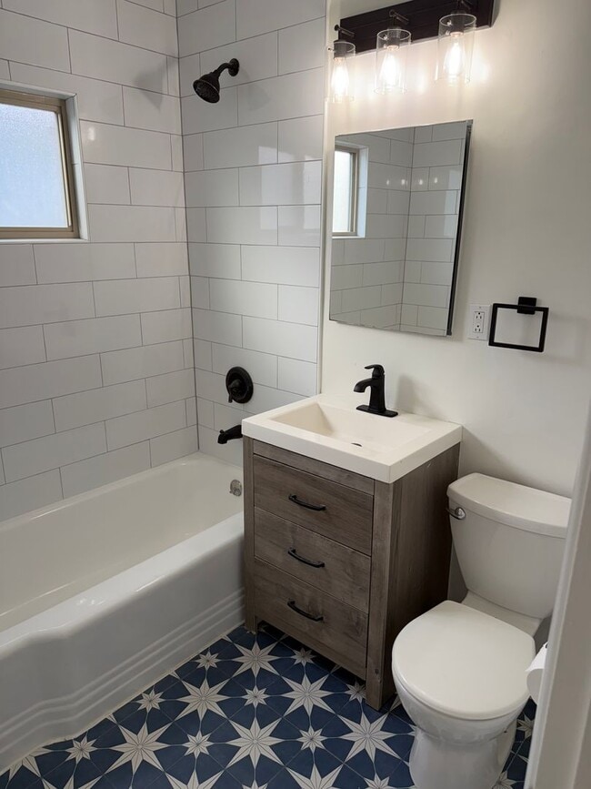 Building Photo - 4566 Muir Ave