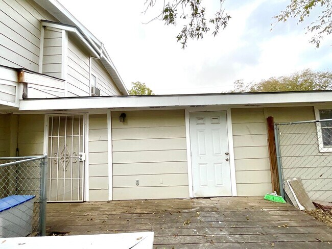 Building Photo - 602 Lovett Ave