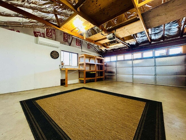 Building Photo - Spacious 2 bd, 2 ba with attached finished garage