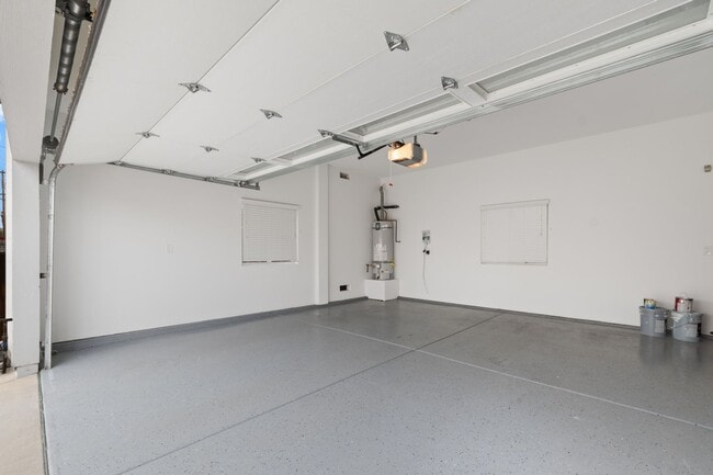 Building Photo - Luxurious Coastal Retreat with Stunning Ocean Views